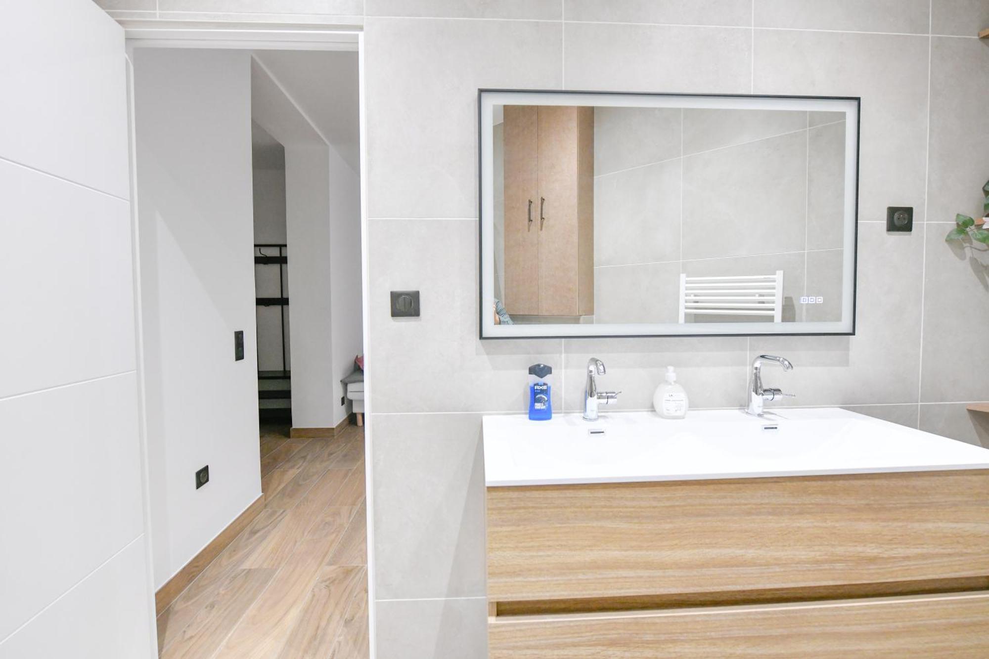 Parking Gratuit - Montmartre Charme & Patio Prive - Sacre-coeur Metro Anvers Appartement *