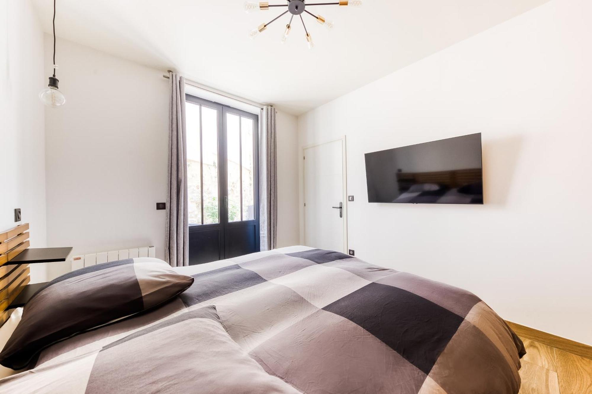 Parking Gratuit - Montmartre Charme & Patio Prive - Sacre-coeur Metro Anvers Appartement *